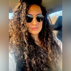 Meet your Posher, Dee